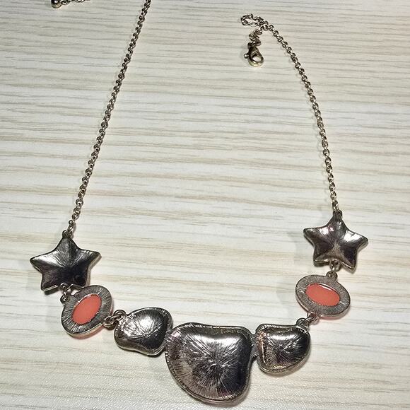 Vintage shells & starfish necklace with opaque coral crystals - Picture 5 of 7